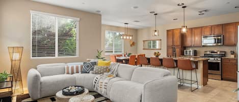 Smart TV, fireplace, books, stereo