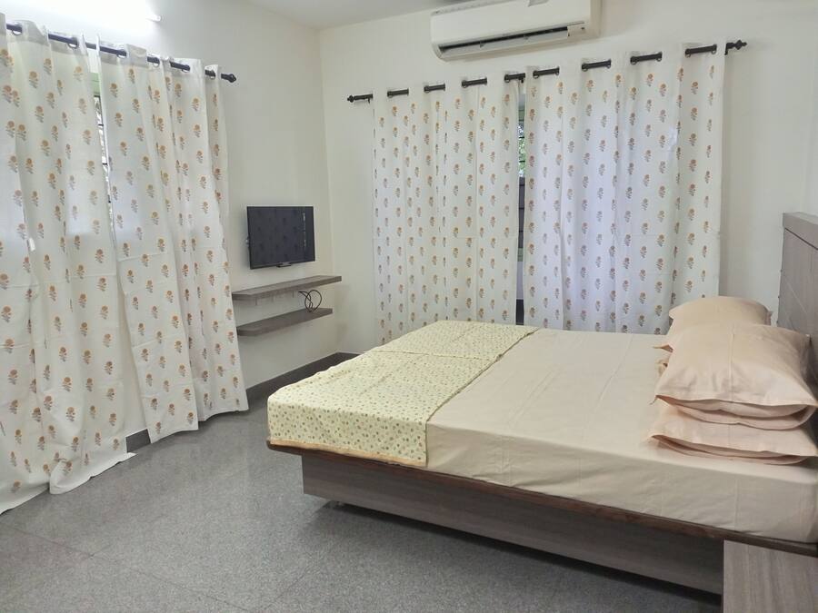 1 bedroom, iron/ironing board, free WiFi