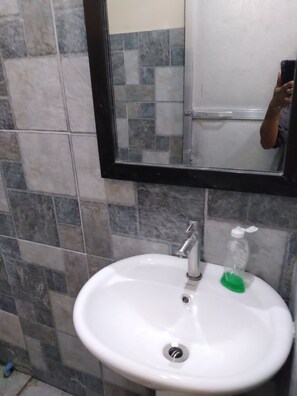 Towels - DriveBy  RestStoP (Taytay)