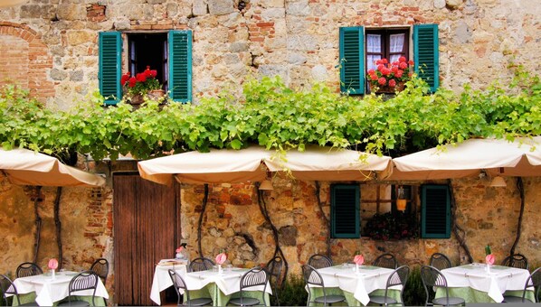 Outdoor dining