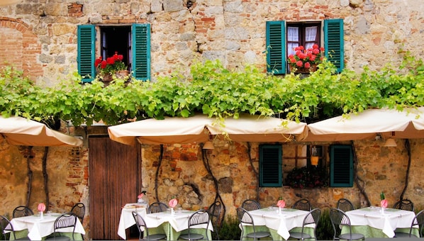 Outdoor dining