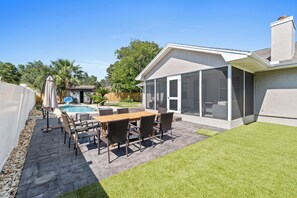 Outdoor dining - Relaxing Coastal Escape | Pool, Putting Green & Walk to Beach | Near 30A (Panama City Beach)