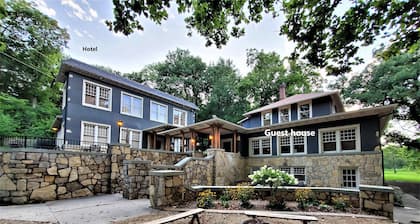 Historic Sycamore Springs Resort Guesthouse