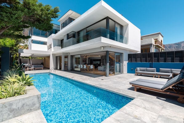 Villa | 5 bedrooms - Amara Villa - Designer Villa With Solar Power (Cape Town)