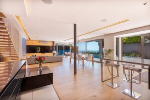 Villa | 5 bedrooms - Amara Villa - Designer Villa With Solar Power (Cape Town)