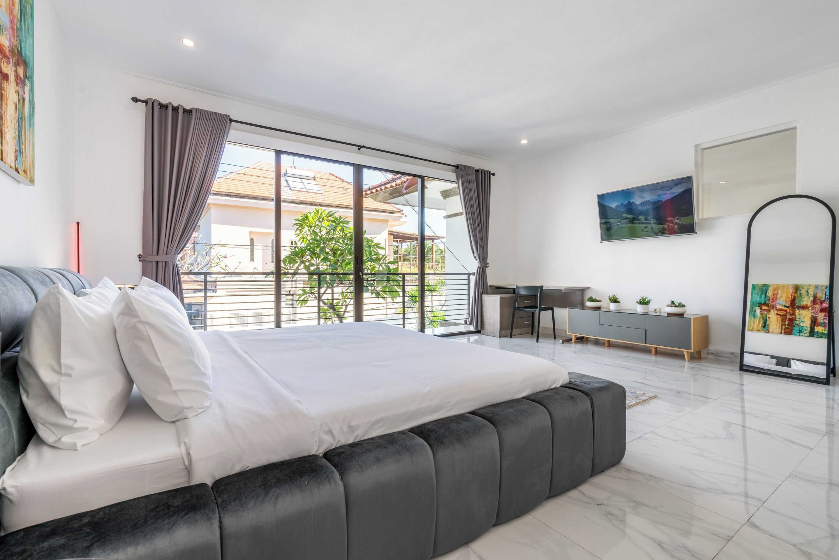 豪華別墅 | 3 間睡房、高級寢具、房內夾萬、書桌