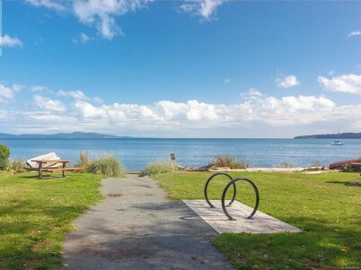 Cozy home with ocean view