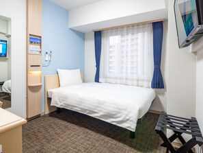 A hotel room with a bed, a desk, a chair, a TV, and a window with curtains. - Toyoko Inn Minami-Machida (Machida)