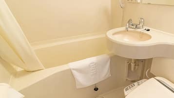 Combined shower/tub, rainfall showerhead, free toiletries, hair dryer