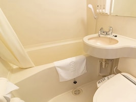 Combined shower/tub, rainfall showerhead, free toiletries, hair dryer