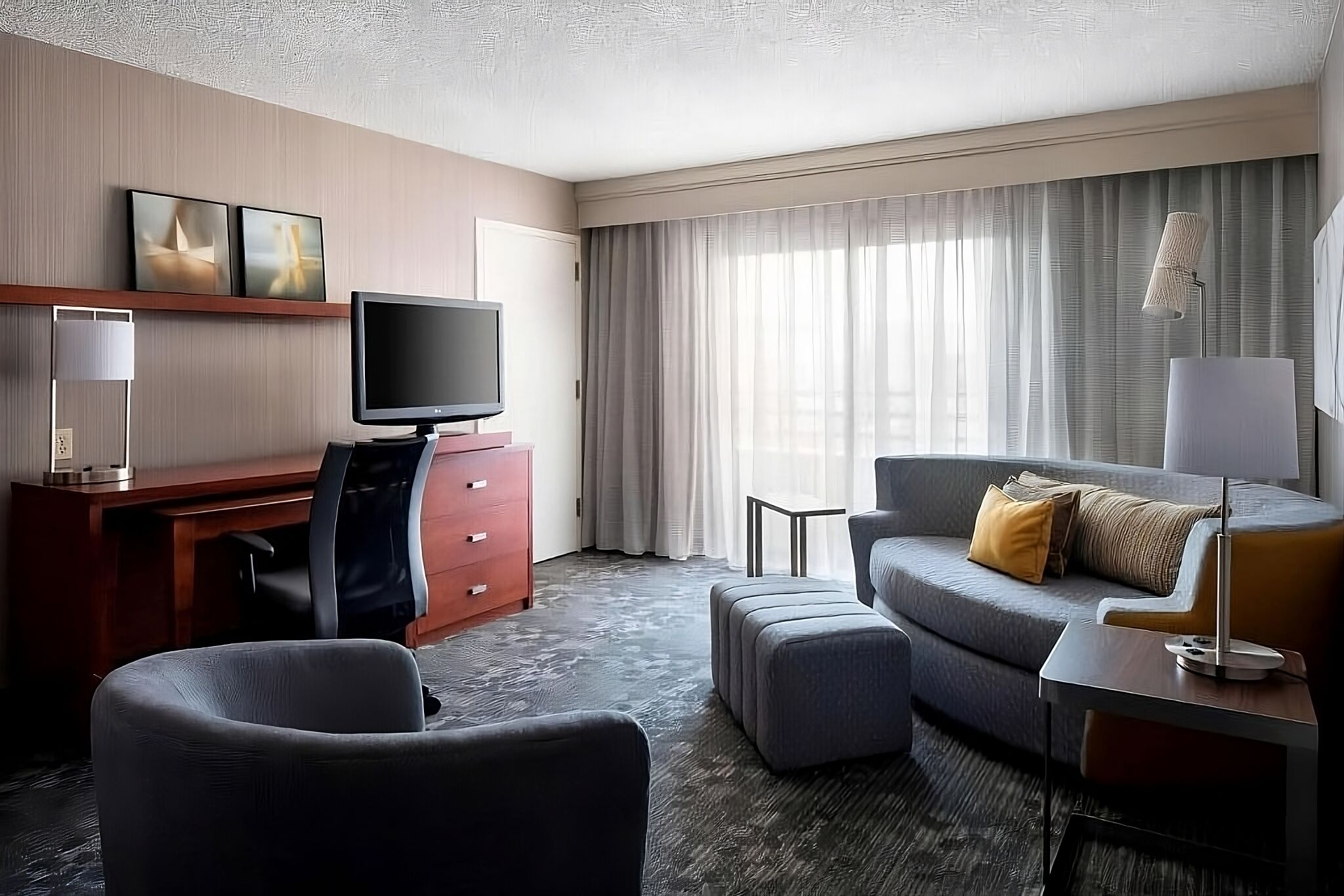 2 Spacious GoodValue PetFriendly, Free Public Parking