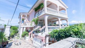Unclassified image, 3 of 14, button - Barbara - Steps From the Beach - A3 2 1 (Rab)