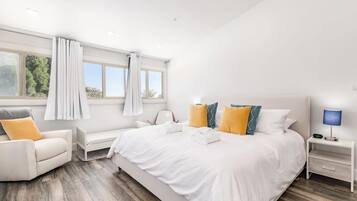 2 slaapkamers, een bureau, reisbedje, wifi