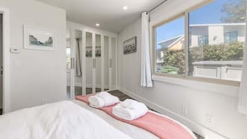 2 Schlafzimmer, Schreibtisch, Reisekinderbett, WLAN