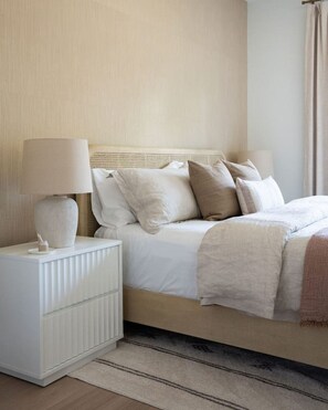 2 bedrooms, desk, iron/ironing board, WiFi