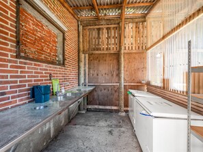 Fridge, microwave, dishwasher, cookware/dishes/utensils