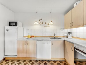 Fridge, microwave, dishwasher, cookware/dishes/utensils