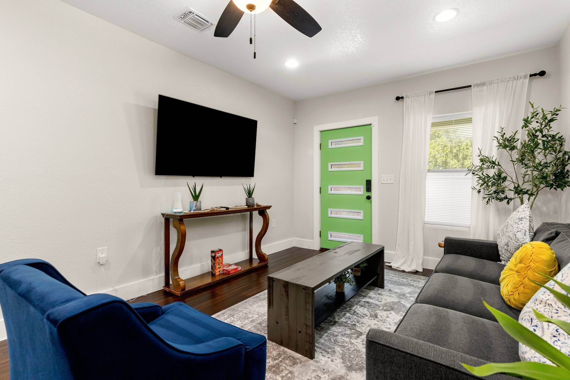 Monthly Rental, WiFi, Utilities Inc. - Corporate & Military Housing Near Ft. Sam, Downtown Dignowity