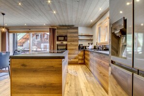 Réfrigérateur, micro-ondes, four, lave-vaisselle