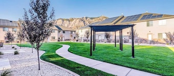 30% OFF SPECIAL! Skiers Dream, Newly Built, BBQ, Patio, Views, Dedicated Hot Tub