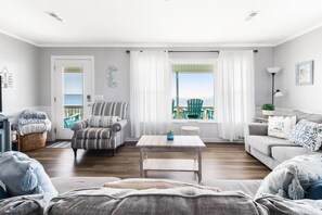 Smart TV - Gorgeous Ocean Front Home, Steps to the Water, Dog Friendly, Sleeps 10 (Oak Island)