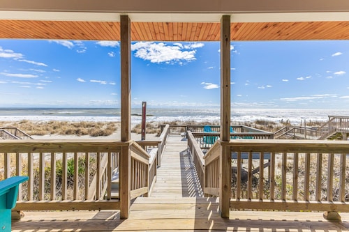 Gorgeous Ocean Front Home, Steps to the Water, Dog Friendly, Sleeps 10