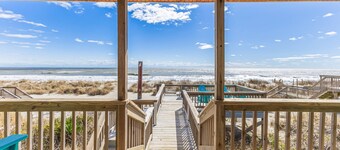 Gorgeous Ocean Front Home, Steps to the Water, Dog Friendly, Sleeps 10