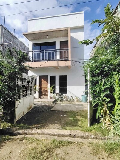 2mins from Roxas Airport,2mins ride to beach, 3mins to SM,10mins to Culasi Port