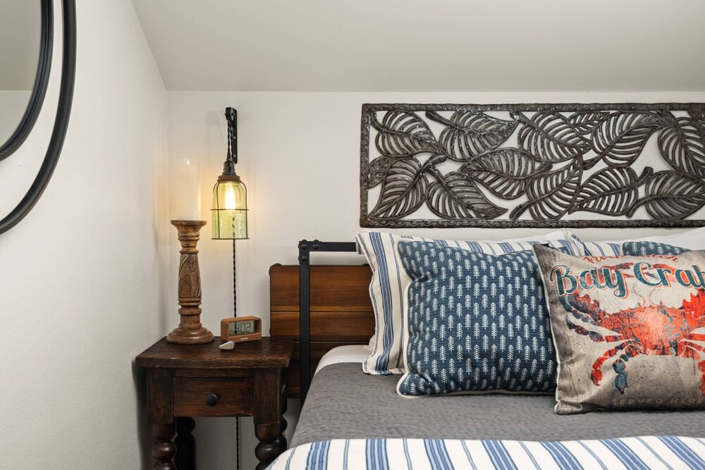 Panoramic Netarts Bay Views, Great Outdoor Seating /w FireTable, Short