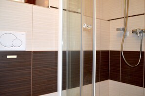 Apartment, 2 Bedrooms, Smoking, Terrace | Bathroom