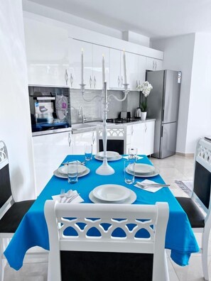 Apartemen, 2 kamar tidur, balkon, pemandangan kota | Interior