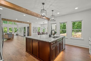 المنشأة من الداخل