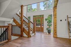 المنشأة من الداخل