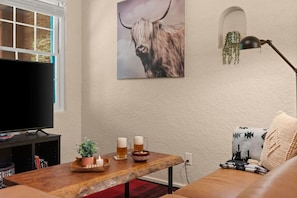 Smart TV, fireplace
