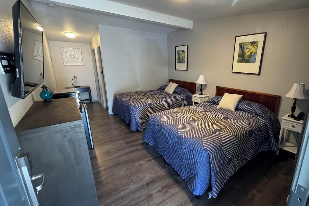 Chambre Standard double | Literie de qualité, lit avec matelas à plateau-coussin, décor unique