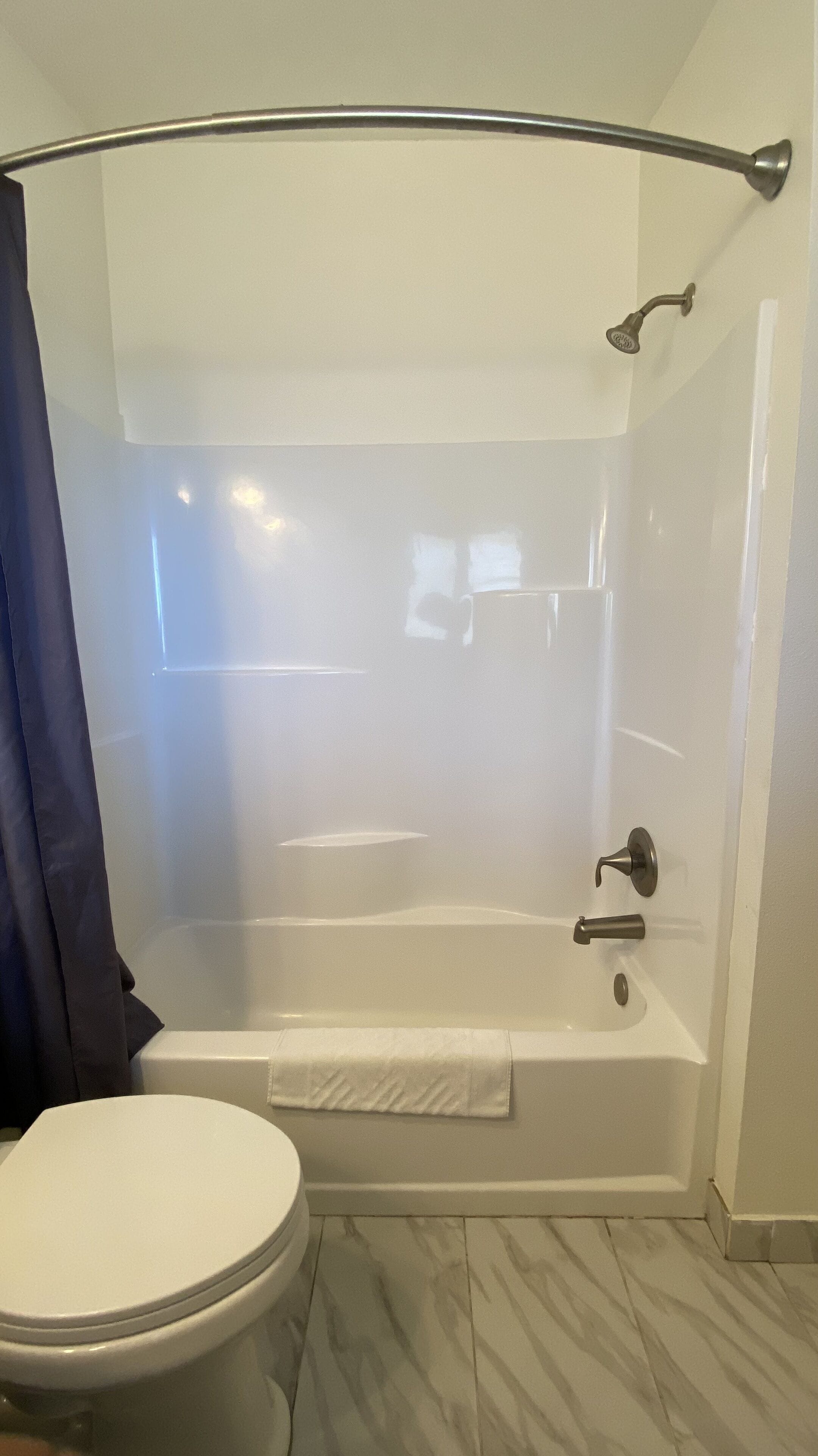 Chambre simple Standard | Salle de bain | Baignoire, articles de toilette (gratuits), serviettes fournies, savon