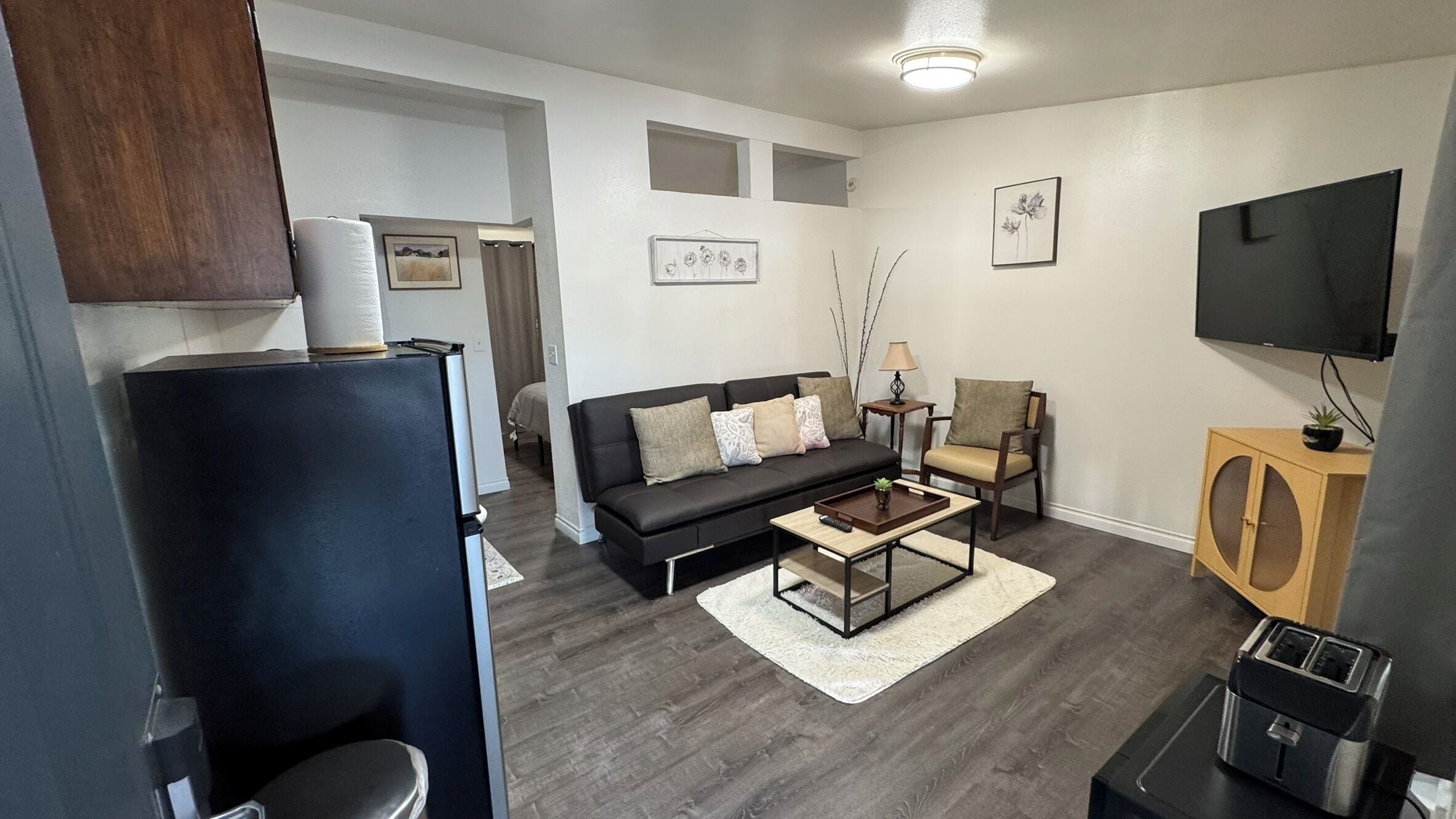 Deluxe Studio Suite | Living area | 50-inch flat-screen TV with cable channels