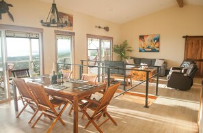 Dining - Panoramic view of ocean. Excellent location. Quiet neighborhood. Sleep 10 (Kailua-Kona)