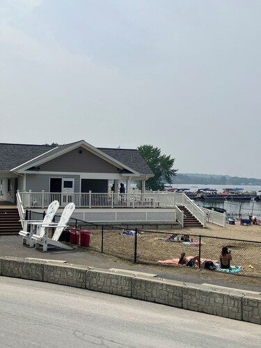 Saratoga Cottage lake view