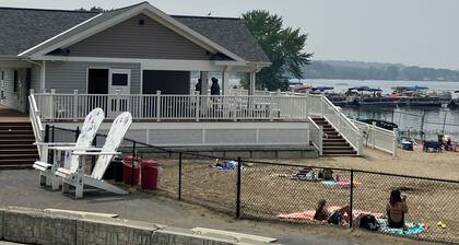 Saratoga Cottage lake view