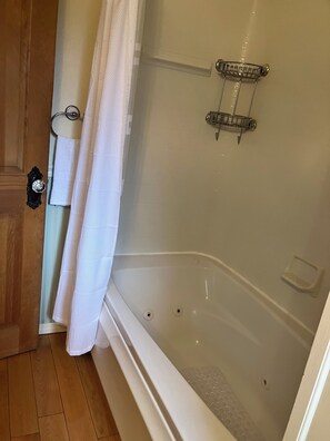 Shower, jetted bath, hair dryer, towels