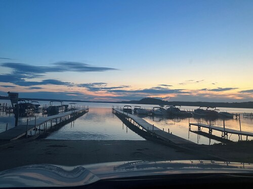 Saratoga Cottage lake view