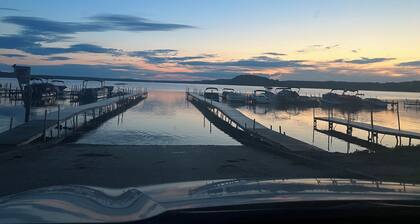 Saratoga Cottage lake view