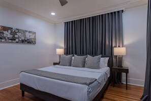 4 dormitoris, escriptori, planxa i posts de planxar i Internet 