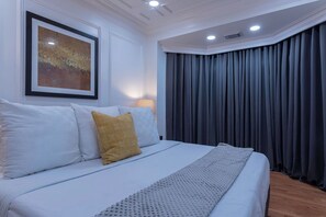 5 habitaciones, escritorio, tabla de planchar con plancha y internet 