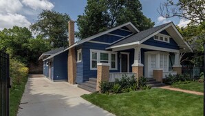 A single-story house with a blue exterior, a brick chimney, and a front porch. - 💎 The Ares A Luxury! 💎 Montrose Bunker! 5BR ⭐️⭐️⭐️⭐️⭐️  (Houston)