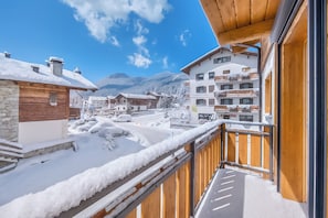 Familienapartment, Mehrere Schlafzimmer, 2 Bäder (Wood House Livigno Ski in - Ski out) | Balkon