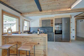 Family Apartment, Multiple Bedrooms, 2 Bathrooms (Wood House Livigno Ski in - Ski out) | Dining room
