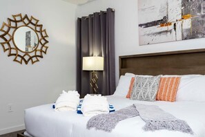 5 makuuhuonetta, silitysrauta/-lauta, vauvan matkasänky, Wi-Fi