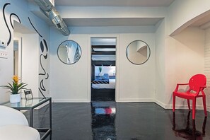 3 bedrooms, desk, iron/ironing board, internet